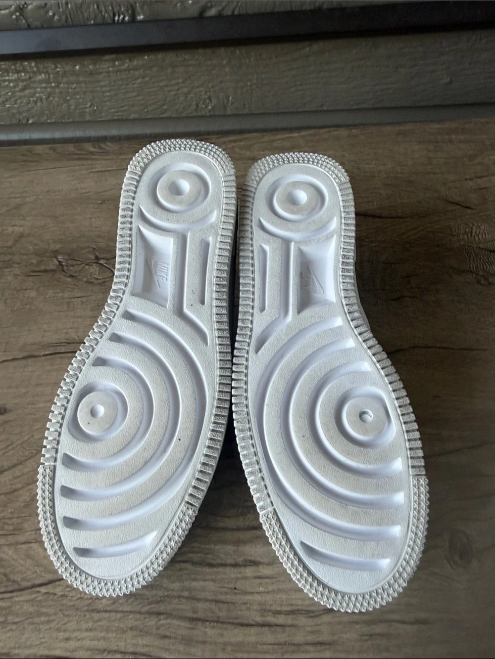 Nike air max Women’s Slip-On Platform Mules size 9.5